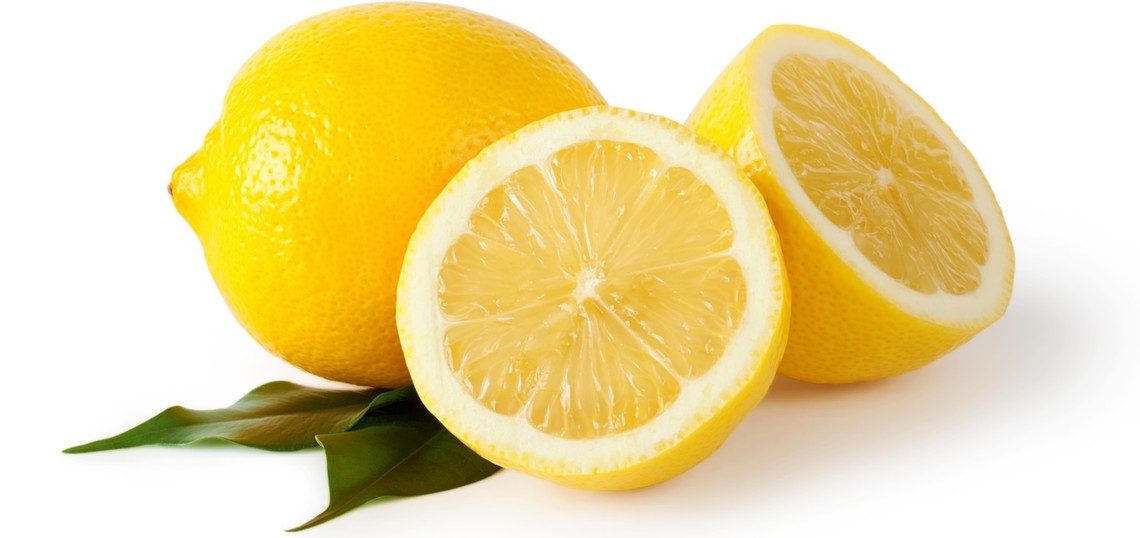 Zitronen enthalten die schwache Zitronensäure, die widerum entsäuernd wirkt